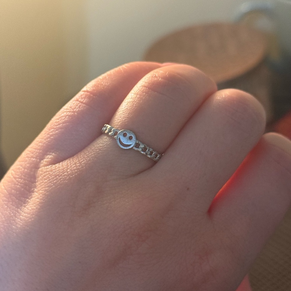 Silver Smiley Face Ring size 7